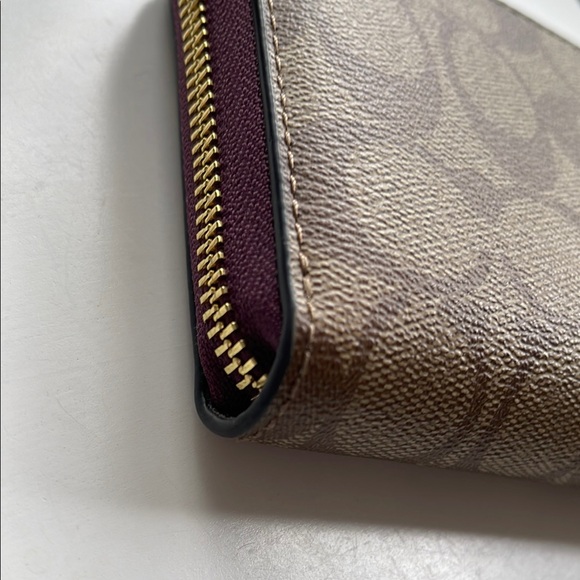 Coach Brown Signature Wallet - Picture 5 of 10